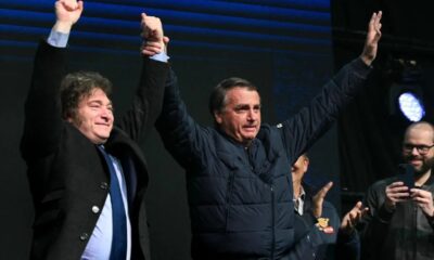 O discurso de abertura do evento, no sábado (6), foi realizado por Bolsonaro; enquanto o encerramento, na noite de domingo (7), ficou por conta de Milei. EVARISTO SA / AFP